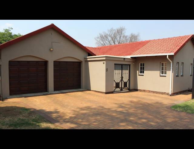 3 BEDROOM HOUSE FOR SALE IN BRACKENHURST